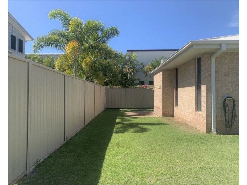 27 Allambi Avenue, Broadbeach Waters QLD 4218