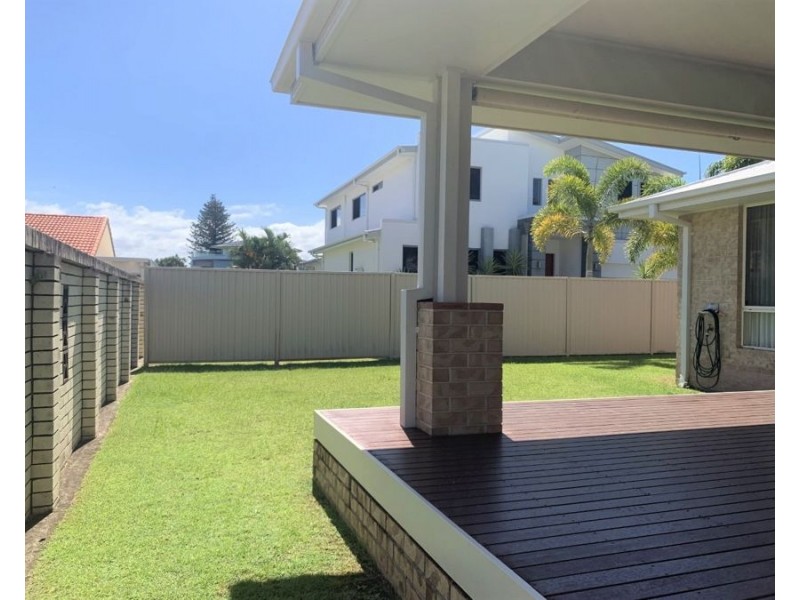 27 Allambi Avenue, Broadbeach Waters QLD 4218