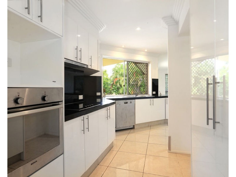 6 Malvern Place, Robina QLD 4226