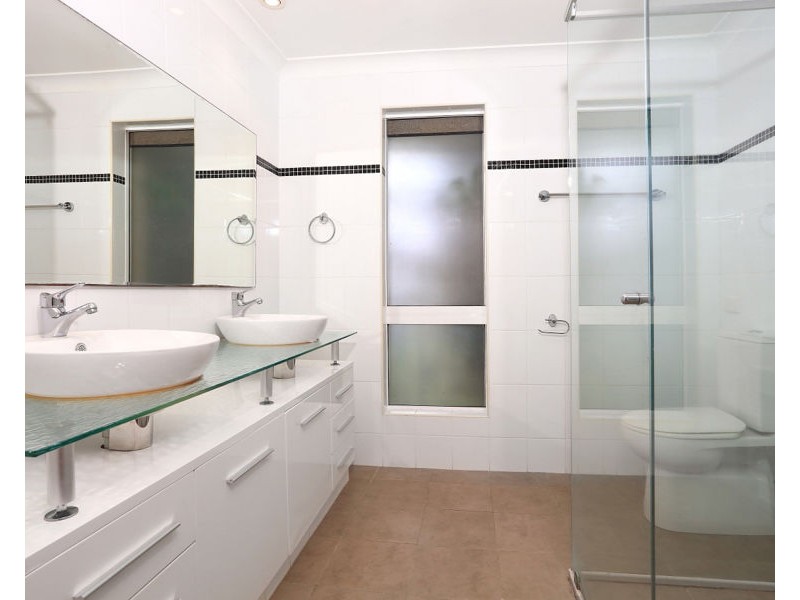 6 Malvern Place, Robina QLD 4226