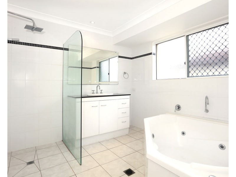 6 Malvern Place, Robina QLD 4226