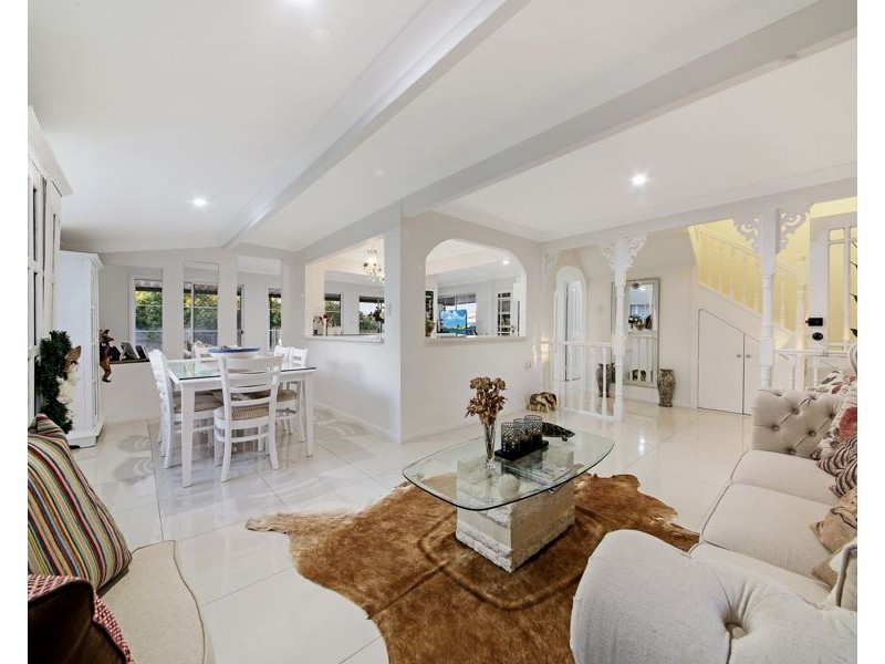 3 Darnay Road, Broadbeach Waters QLD 4218