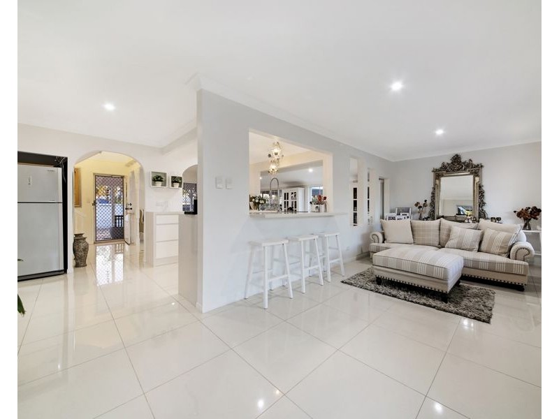 3 Darnay Road, Broadbeach Waters QLD 4218