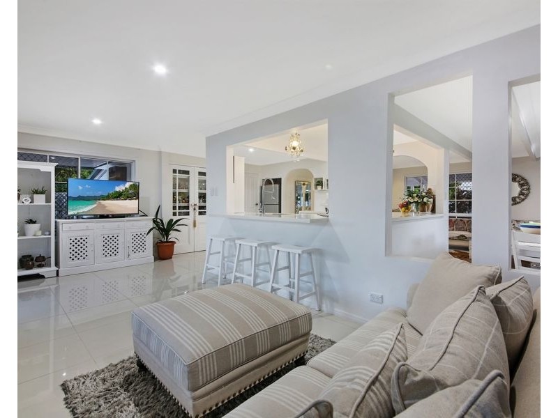 3 Darnay Road, Broadbeach Waters QLD 4218