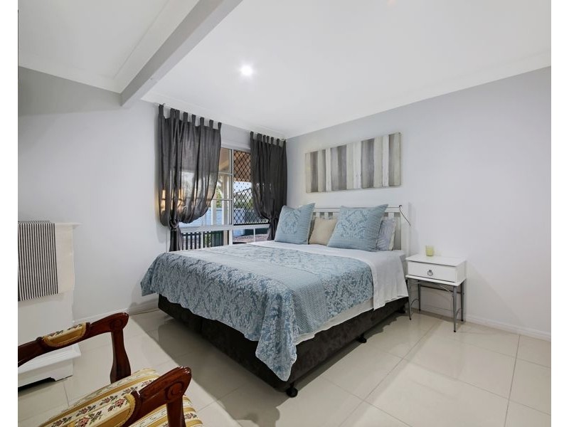 3 Darnay Road, Broadbeach Waters QLD 4218