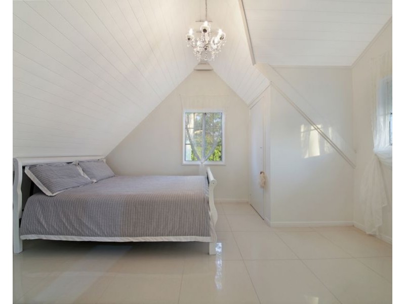 3 Darnay Road, Broadbeach Waters QLD 4218