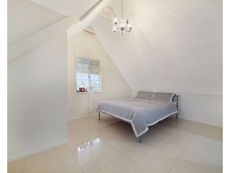 3 Darnay Road, Broadbeach Waters QLD 4218