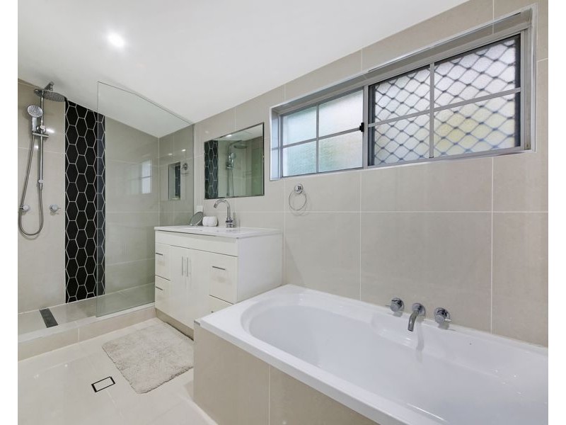 3 Darnay Road, Broadbeach Waters QLD 4218