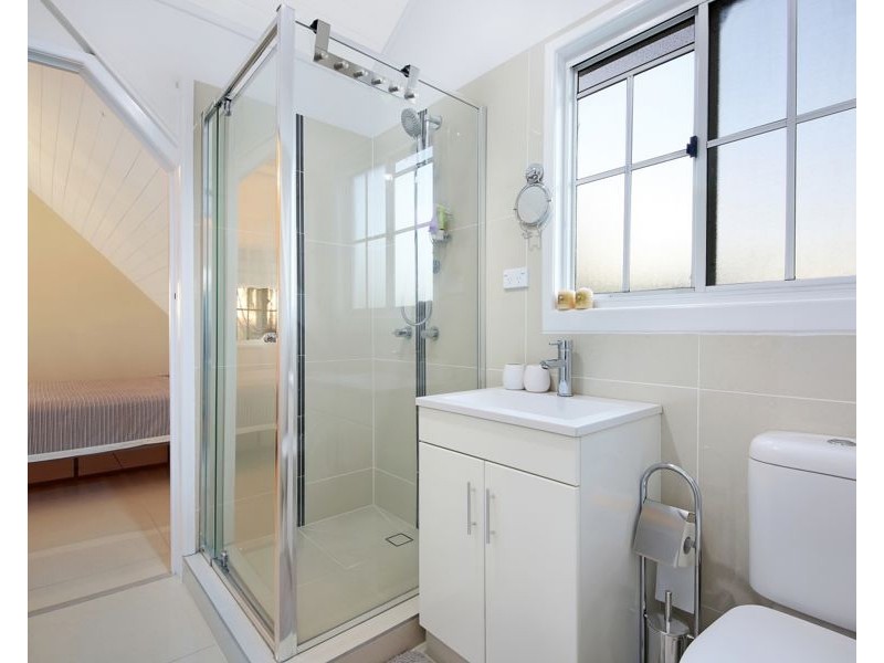 3 Darnay Road, Broadbeach Waters QLD 4218