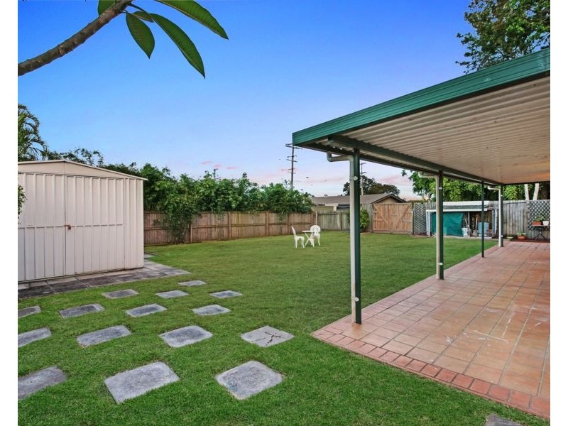 3 Darnay Road, Broadbeach Waters QLD 4218