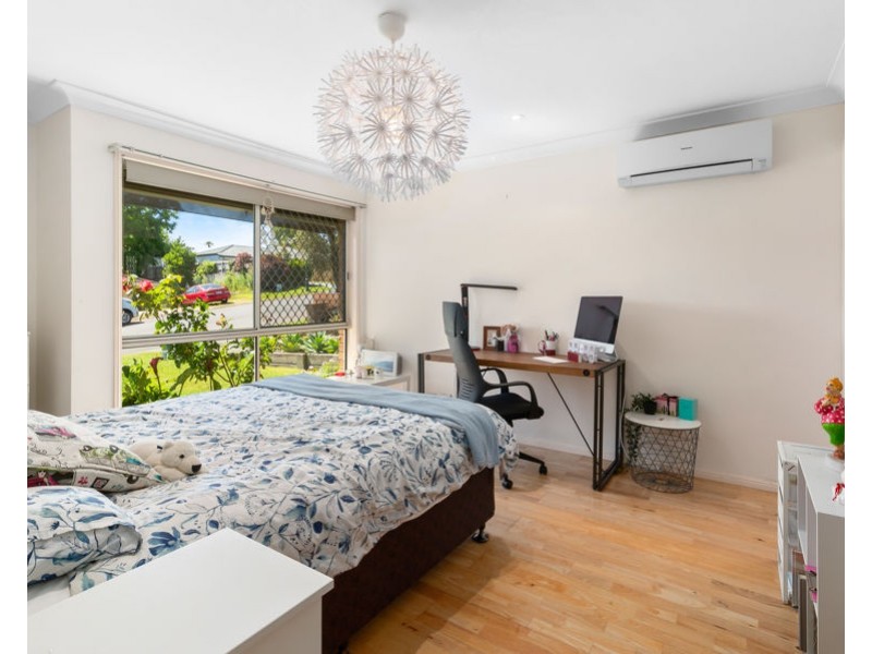 8 Stillwater Crescent, Robina QLD 4226