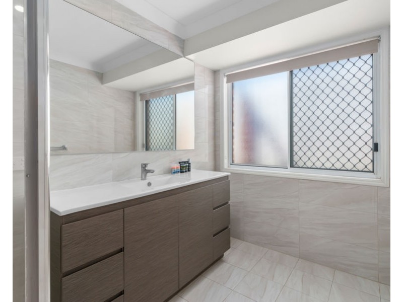 8 Stillwater Crescent, Robina QLD 4226