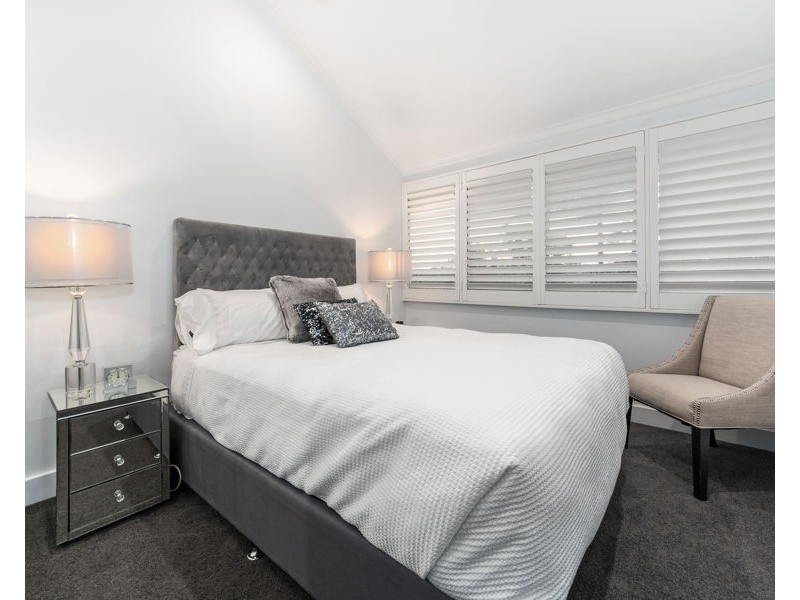 73/125 Santa Cruz Boulevard, Clear Island Waters QLD 4226