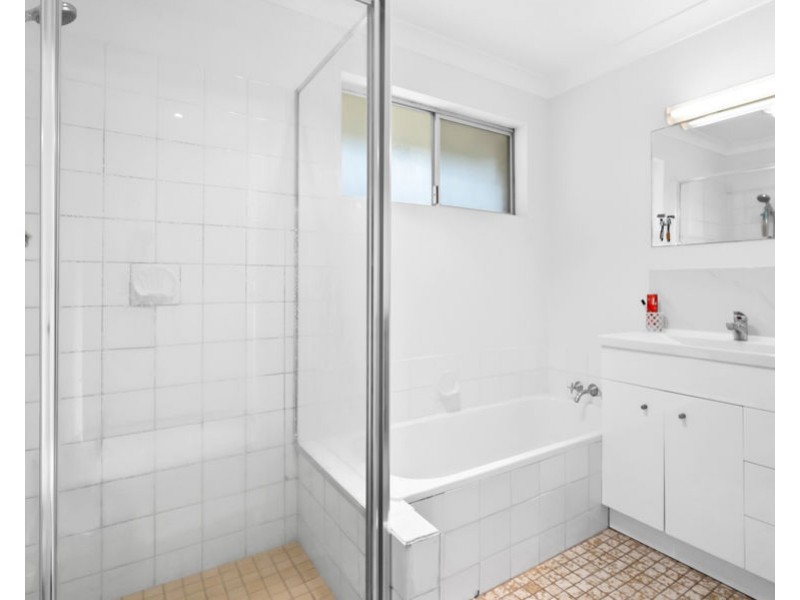 4/42 Oceanic Drive, Mermaid Waters QLD 4218