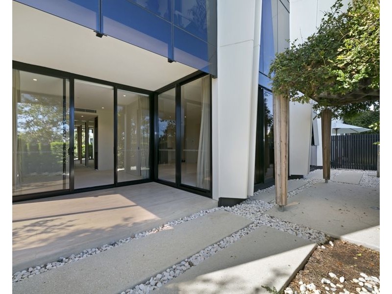 1 Marina Drive, Benowa QLD 4217