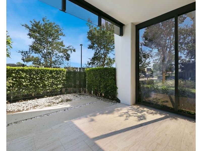 1 Marina Drive, Benowa QLD 4217