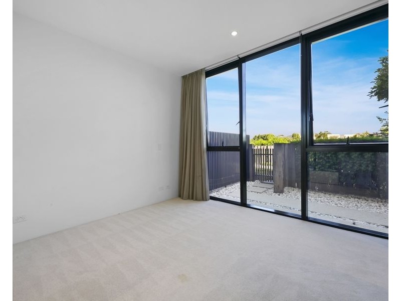 1 Marina Drive, Benowa QLD 4217