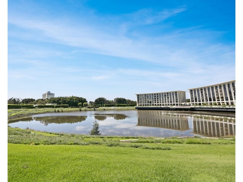 1 Marina Drive, Benowa QLD 4217