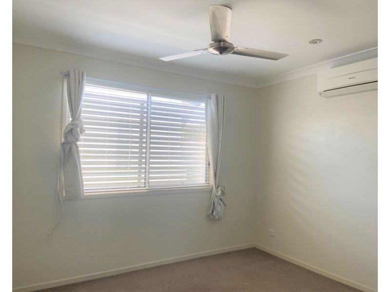 3/8 Fourth Avenue, Labrador QLD 4215