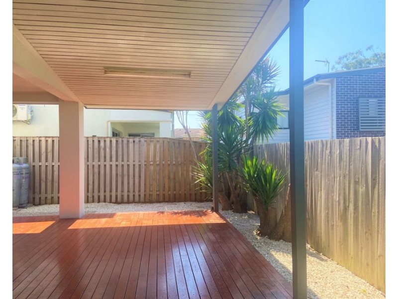 3/8 Fourth Avenue, Labrador QLD 4215