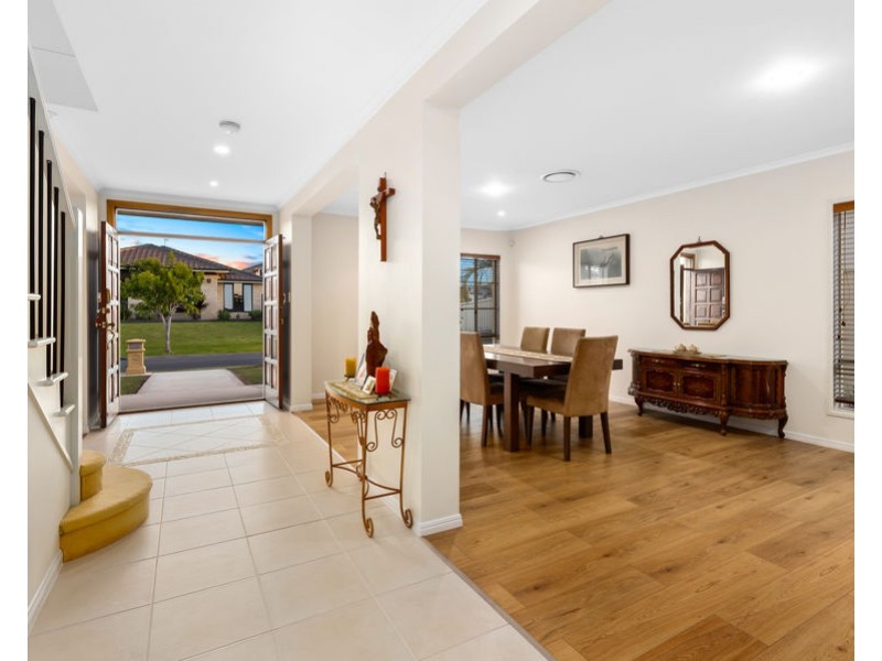 97 Highcrest Circuit, Molendinar QLD 4214