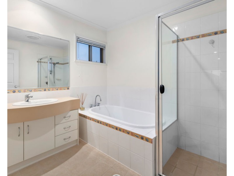 97 Highcrest Circuit, Molendinar QLD 4214