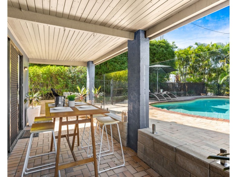 39 Wistaria Avenue, Southport QLD 4215