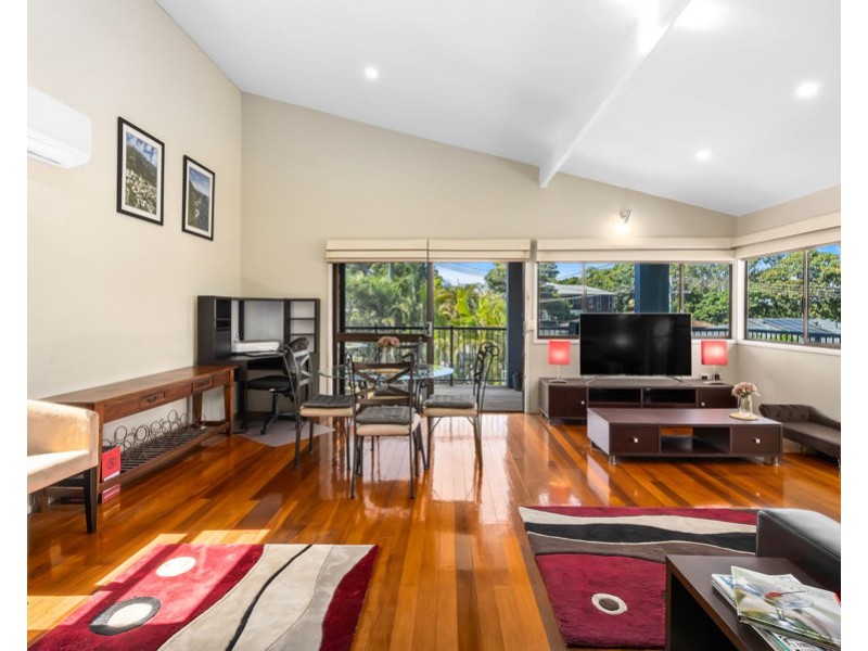 39 Wistaria Avenue, Southport QLD 4215