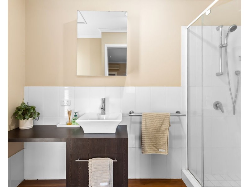 39 Wistaria Avenue, Southport QLD 4215