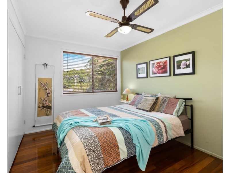 39 Wistaria Avenue, Southport QLD 4215