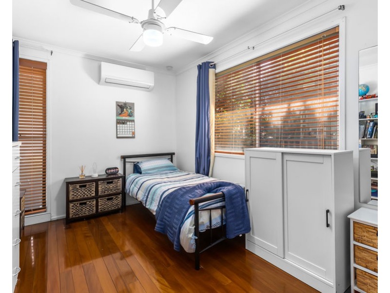 39 Wistaria Avenue, Southport QLD 4215