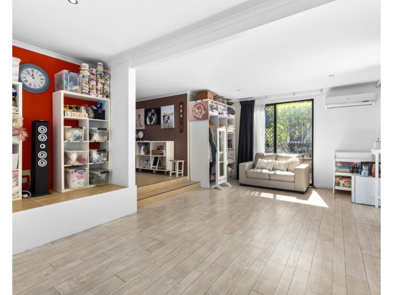 39 Wistaria Avenue, Southport QLD 4215