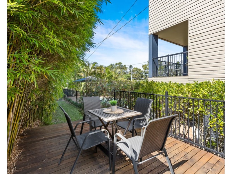 39 Wistaria Avenue, Southport QLD 4215