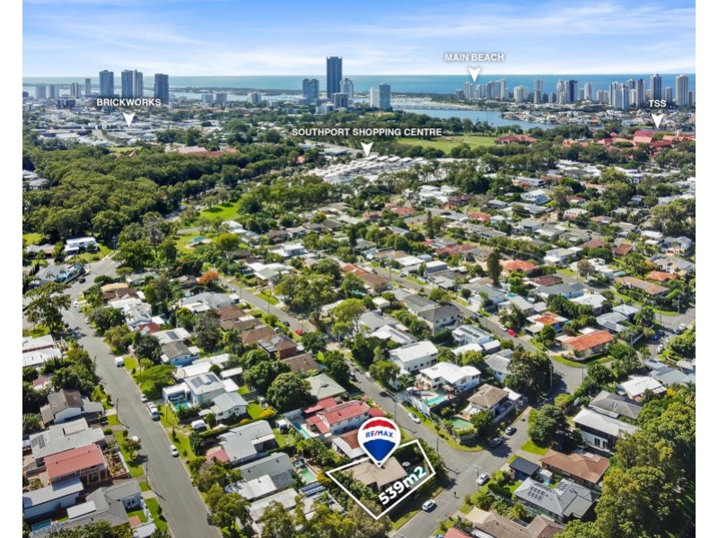 39 Wistaria Avenue, Southport QLD 4215