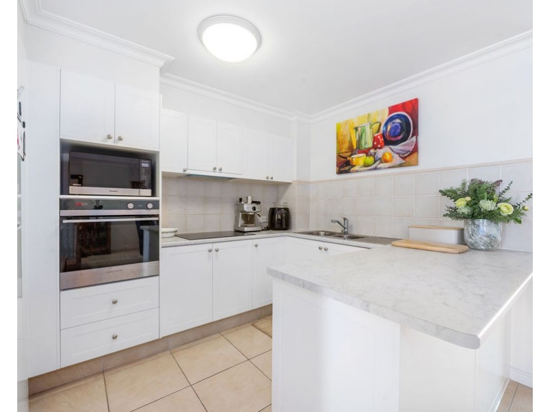 10/122 Old Burleigh Road, Broadbeach QLD 4218