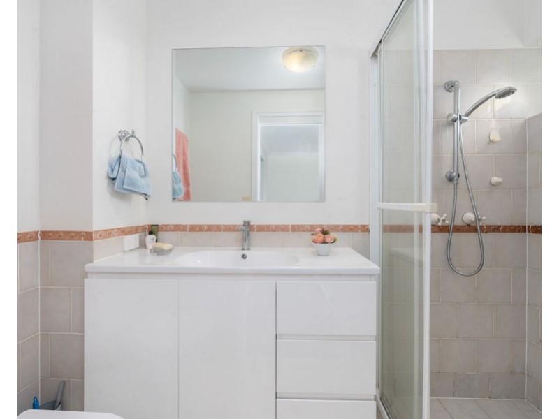 10/122 Old Burleigh Road, Broadbeach QLD 4218
