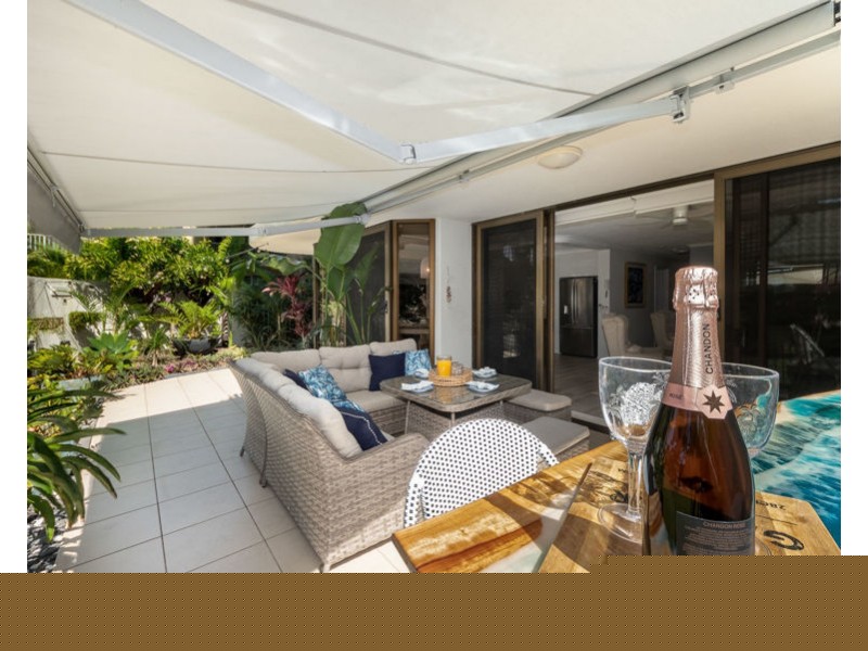 1/22 Armrick Avenue, Broadbeach QLD 4218
