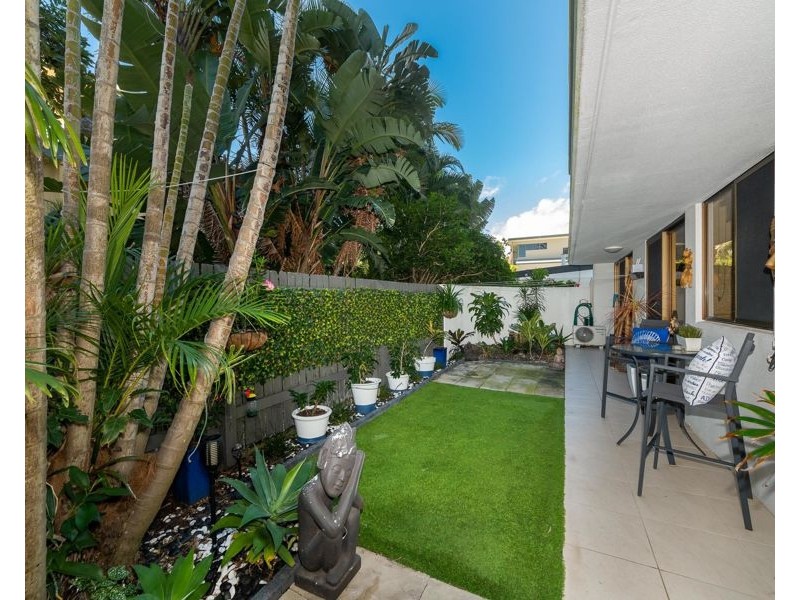 1/22 Armrick Avenue, Broadbeach QLD 4218