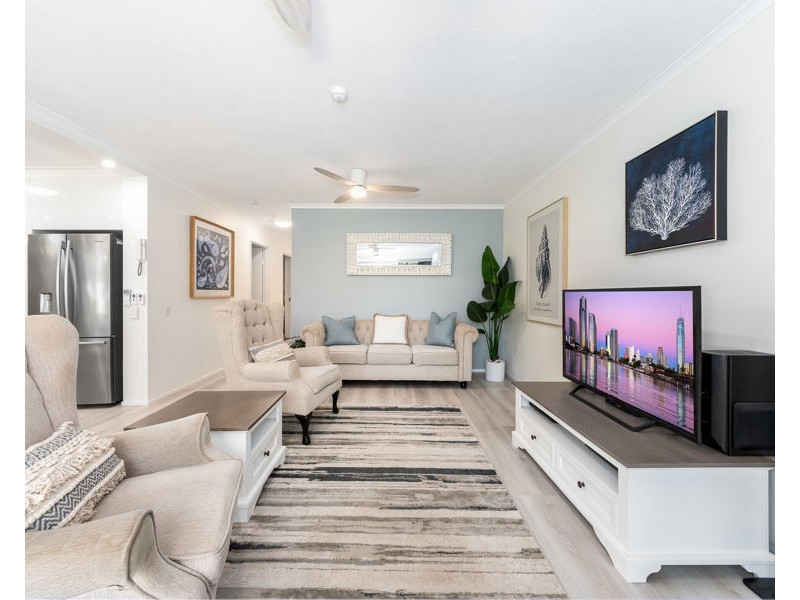 1/22 Armrick Avenue, Broadbeach QLD 4218