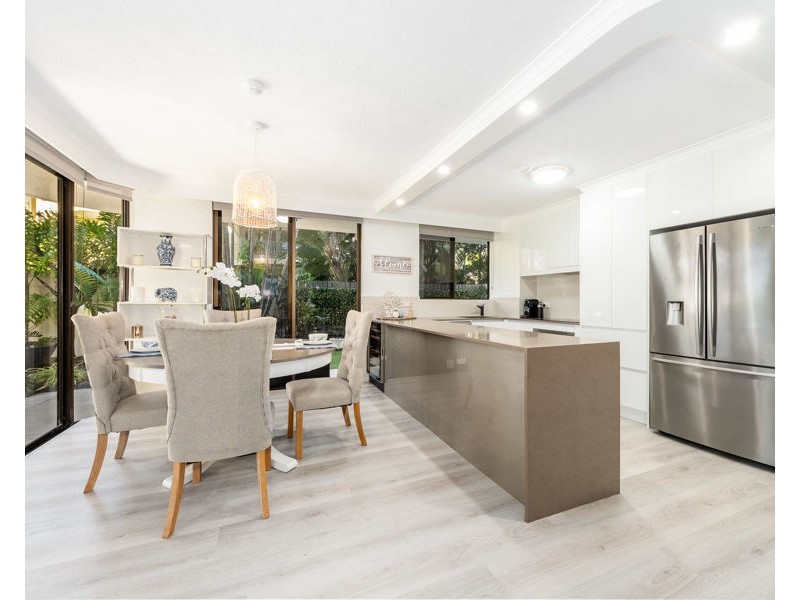 1/22 Armrick Avenue, Broadbeach QLD 4218