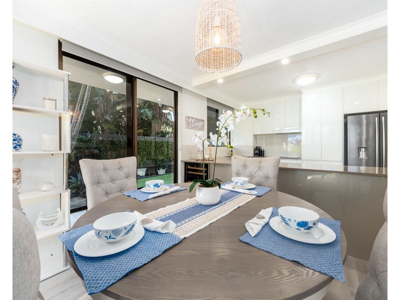 1/22 Armrick Avenue, Broadbeach QLD 4218