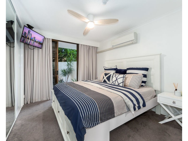 1/22 Armrick Avenue, Broadbeach QLD 4218