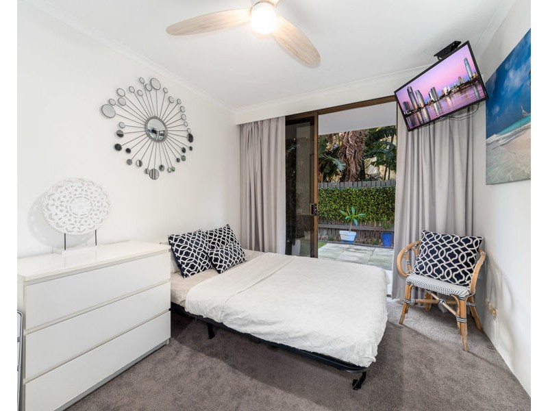 1/22 Armrick Avenue, Broadbeach QLD 4218
