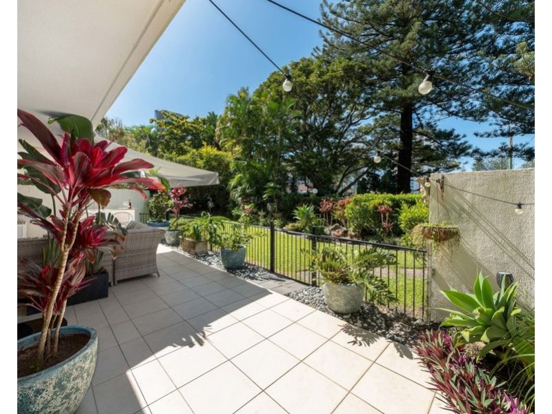 1/22 Armrick Avenue, Broadbeach QLD 4218