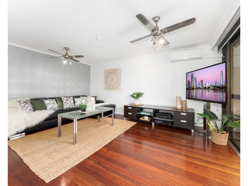 10/22 Armrick Avenue, Broadbeach QLD 4218