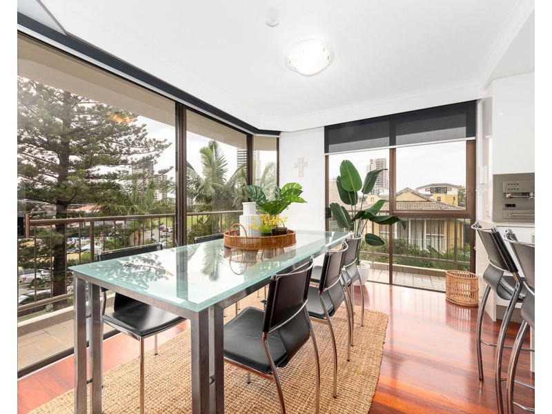 10/22 Armrick Avenue, Broadbeach QLD 4218