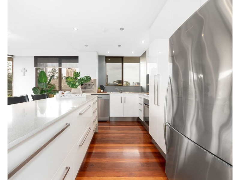 10/22 Armrick Avenue, Broadbeach QLD 4218