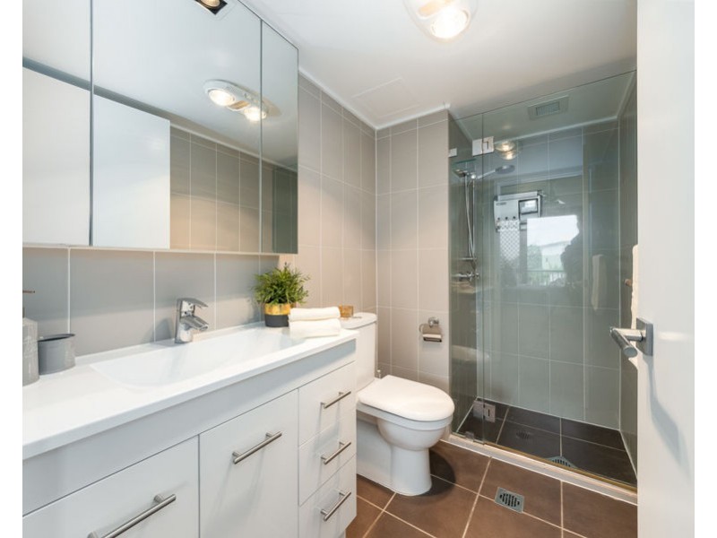 10/22 Armrick Avenue, Broadbeach QLD 4218