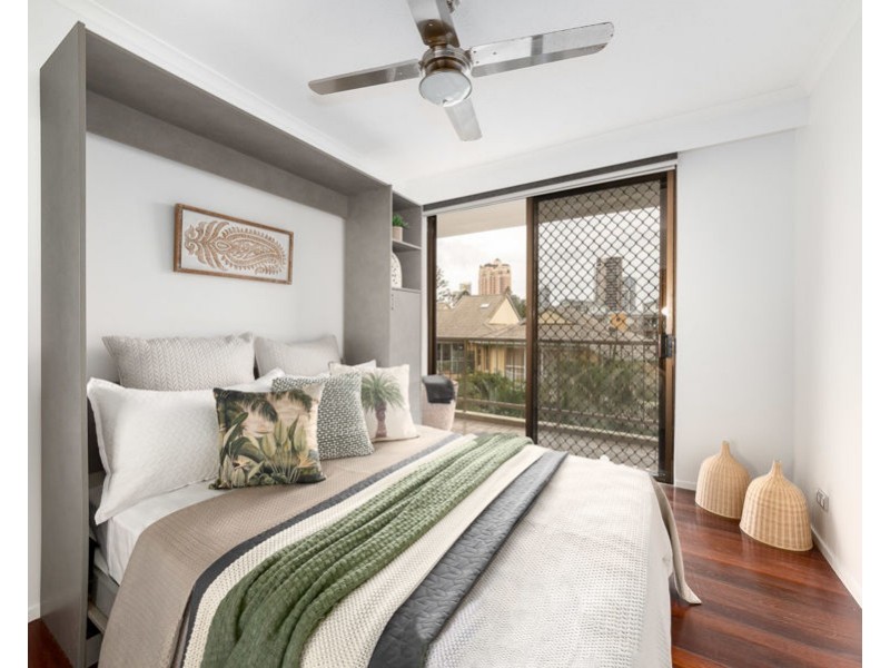 10/22 Armrick Avenue, Broadbeach QLD 4218