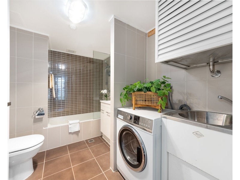 10/22 Armrick Avenue, Broadbeach QLD 4218